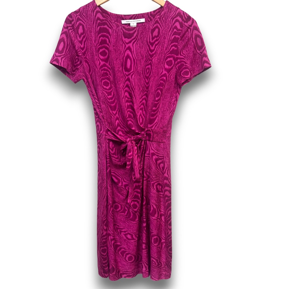 Diane von Furstenberg Zoe Dress Size 6 Magenta Woodgrain 100% Silk‎ Cinched